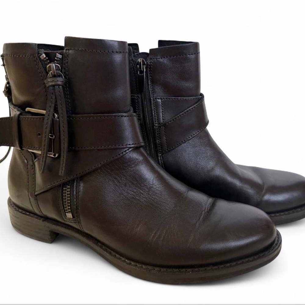Ecco Chelsea black leather boots, size38 (US7), Women’s Excellent Condition